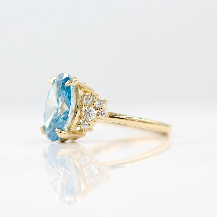 Engagement Ring Blue Lab-Grown Diamond / 14k Yellow Gold / 3.27ct The Bella Ring (Oval) in Yellow Gold with 3.27ct Blue Lab-Grown Diamond