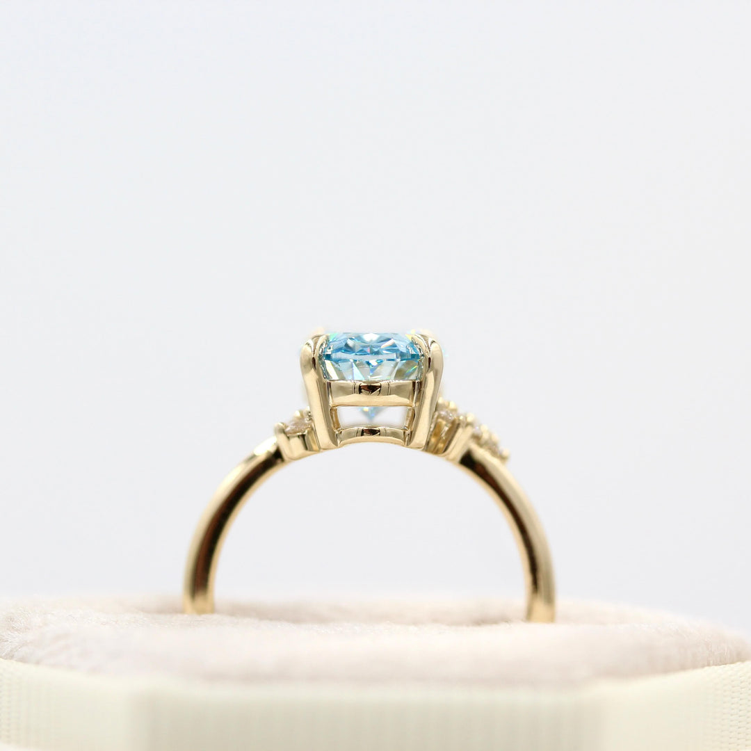 Engagement Ring Blue Lab-Grown Diamond / 14k Yellow Gold / 3.27ct The Bella Ring (Oval) in Yellow Gold with 3.27ct Blue Lab-Grown Diamond