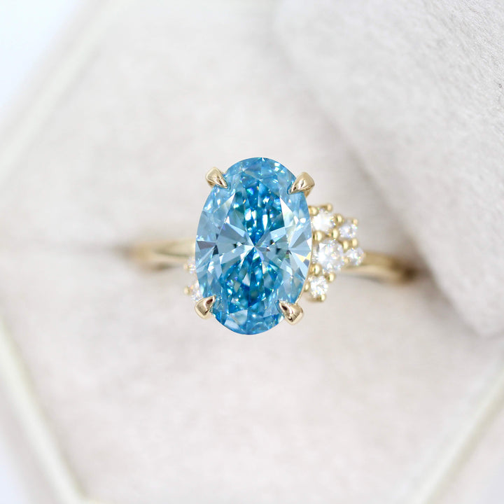 Engagement Ring Blue Lab-Grown Diamond / 14k Yellow Gold / 3.27ct The Bella Ring (Oval) in Yellow Gold with 3.27ct Blue Lab-Grown Diamond